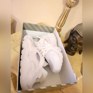 Women's Nike Air Huarache Size 10